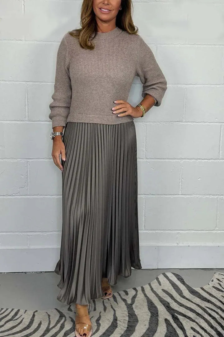 Claudine™ – La Robe Pull Plissée Élégance et Confort